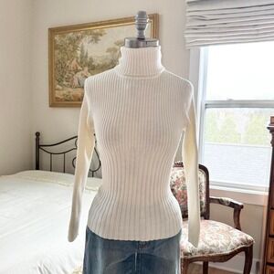 Yoki white ribbed turtleneck sweater size medium